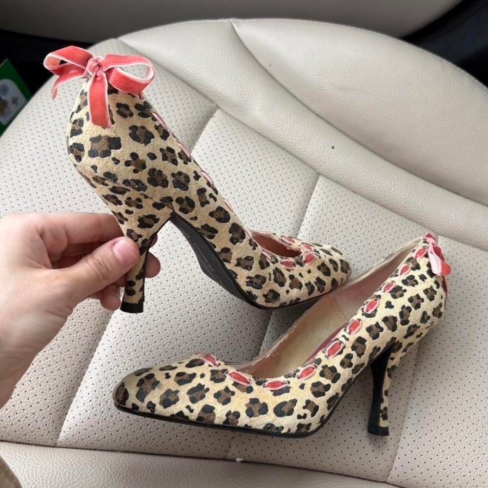 Y2K 2000s Chinese Laundry suede Leopard Print Bow Heels
